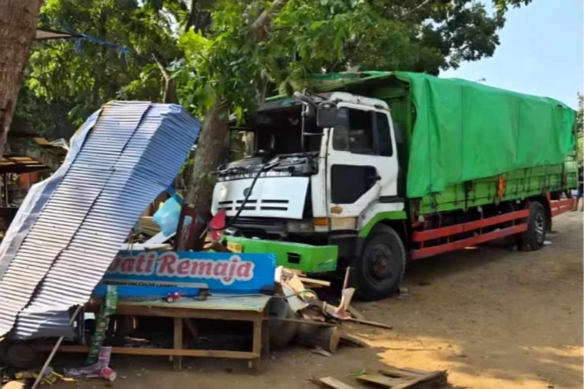 Niat Beristirahat Malah Terlindas Truknya Sendiri