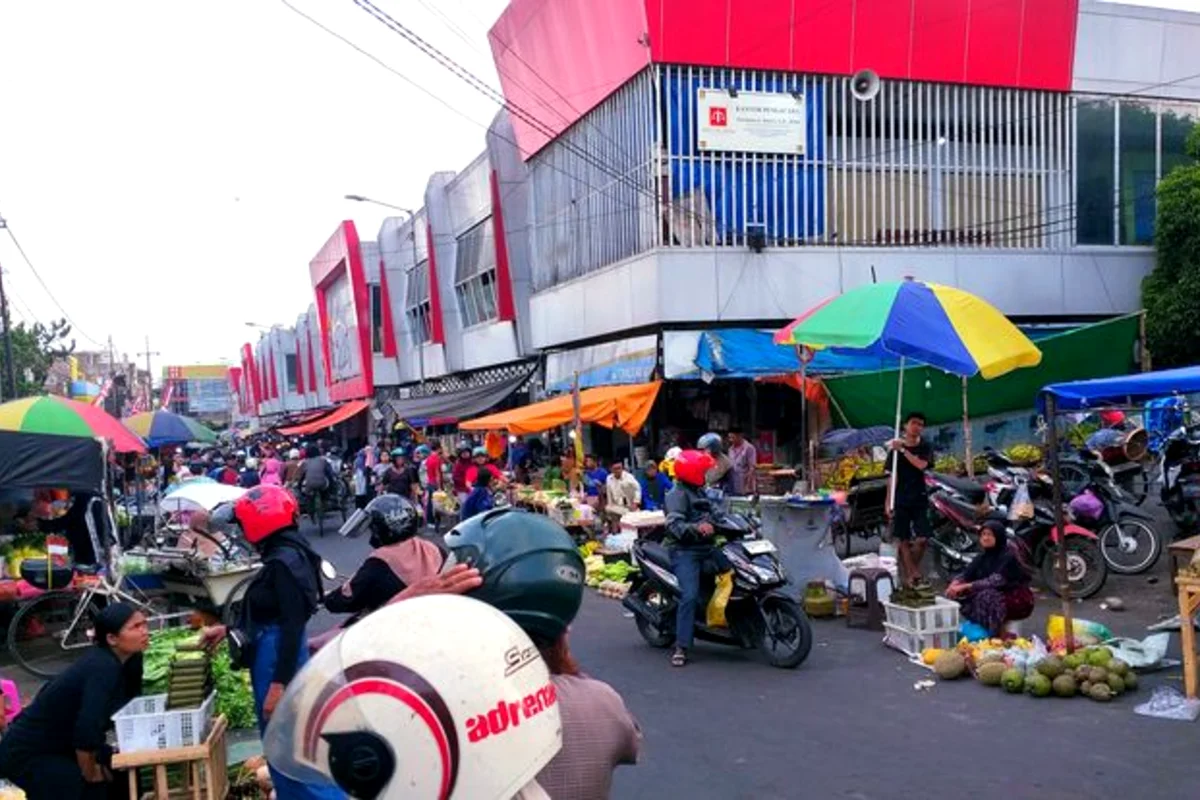 Mulai Hari Ini, Jam Operasional Pedagang Pasar Tanjung Jember Diatur