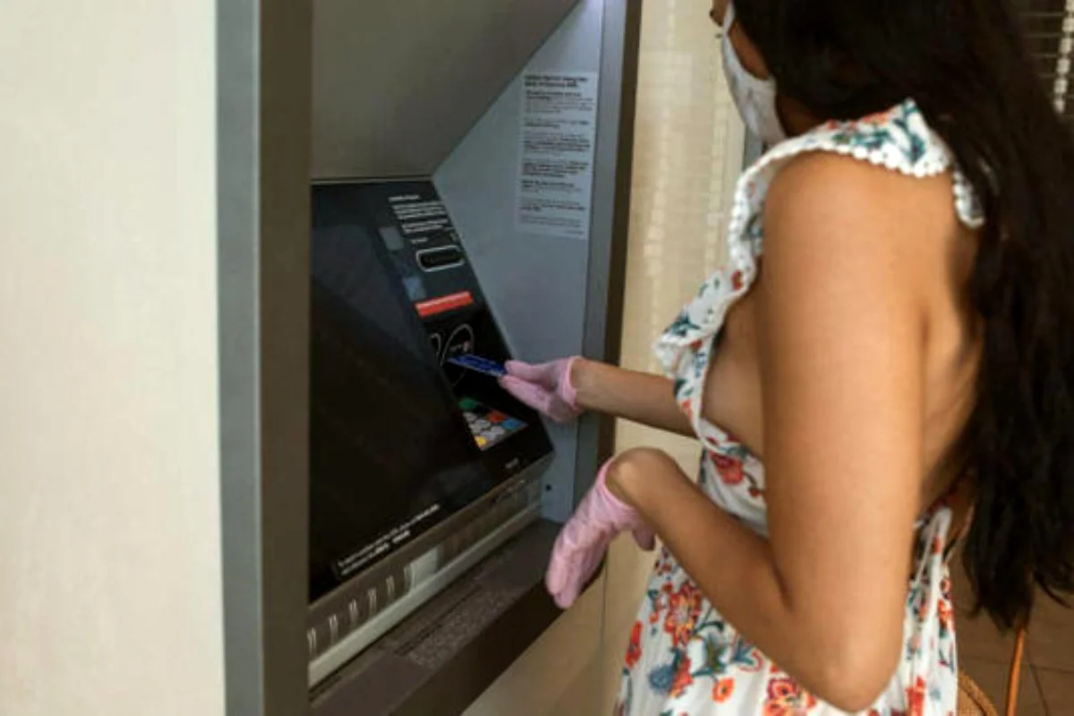 Saldo ATM Tiba-Tiba Berkurang? Ini Penyebab dan Cara Mengatasinya