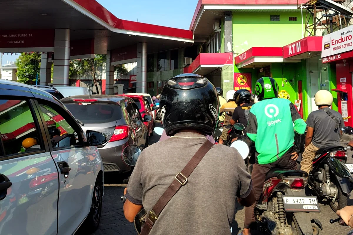 Antrean BBM Mengular Lagi di Jember  Pertamina Bilang Stok dan Pasokan Aman