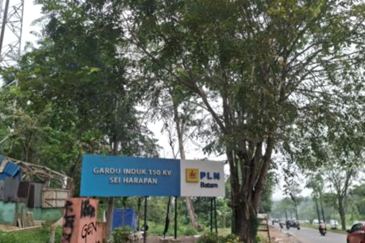 Plang PLN Batam sebelum masuk ke gardu induk Sungai Harapan (Tribun Batam)