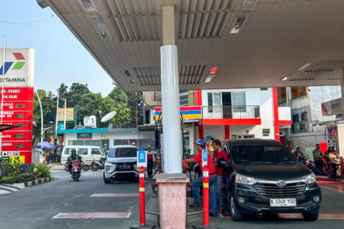 PENETAPAN HARGA PERTAMAX Pengendara kendaraan bermotor mengisi bahan bakar minyak (BBM) di SPBU Pertamina, Jakarta, Jumat (19/6/2026)/JIBI/Bisnis/Fanny Kusumawardhani (doc:bisnis.com)
