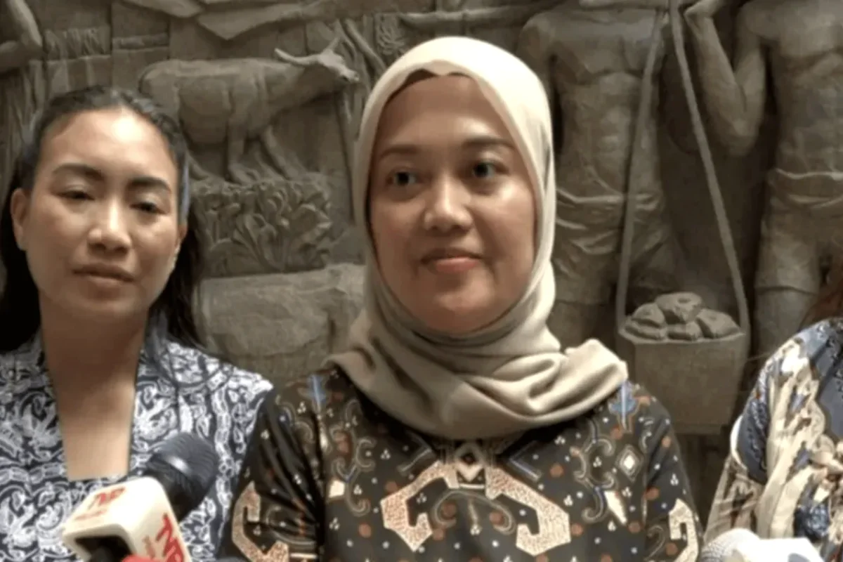 Alasan DPR Desak Evaluasi Potongan Komisi Ojol 8 Persen